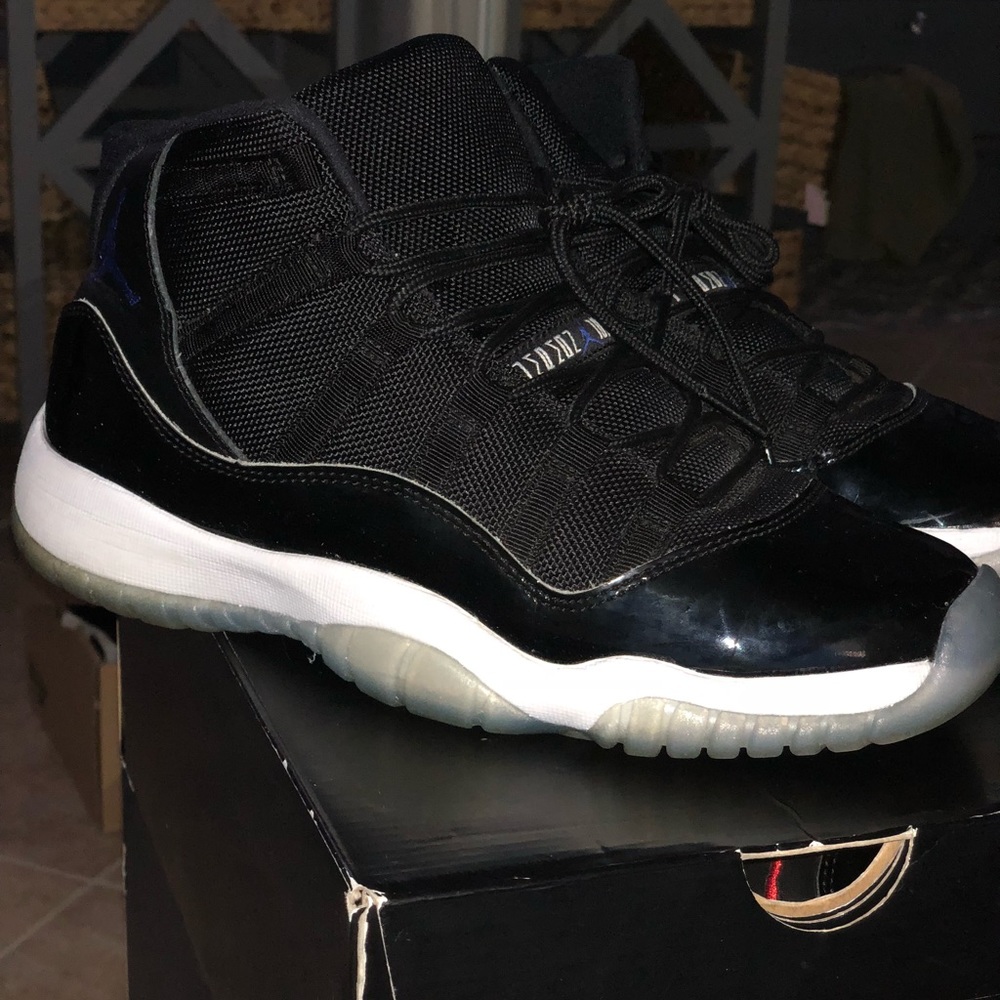 Jordan Retro 11 Space Jam Size  7Y